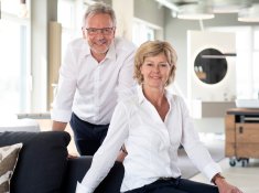 Firmenchef und SHK-Spezialist Mario Rücker mit seiner Frau Silke. Das Familienunternehmen Manfred Rücker GmbH bei Bremen hat sich auf die individuelle Badplanung und -sanierung sowie die Modernisierung und Wartung von Heizungsanlagen spezialisiert. 